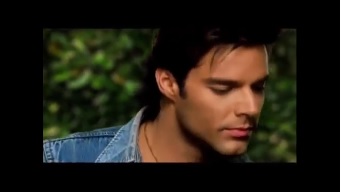 Ricky Martin, Christina Aguilera - Nobody Wants to Be Lonely